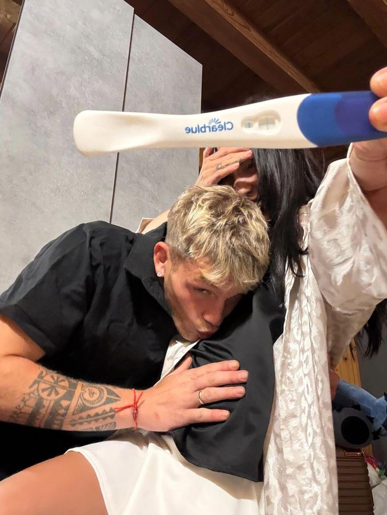 Sean y Gabriella compartieron en sus redes sociales esta imagen relacionada con un test de embarazo, aunque no existe confirmación oficial de que la modelo estuviera esperando su primer hijo en el momento del accidente