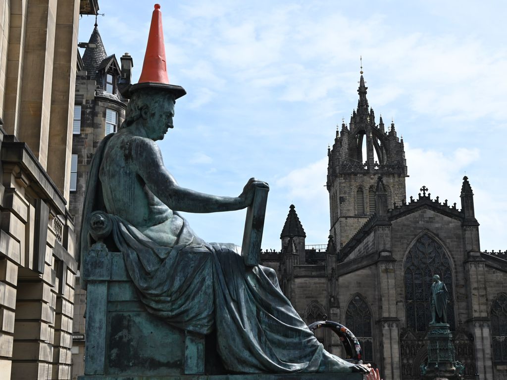 La estatua de Hume