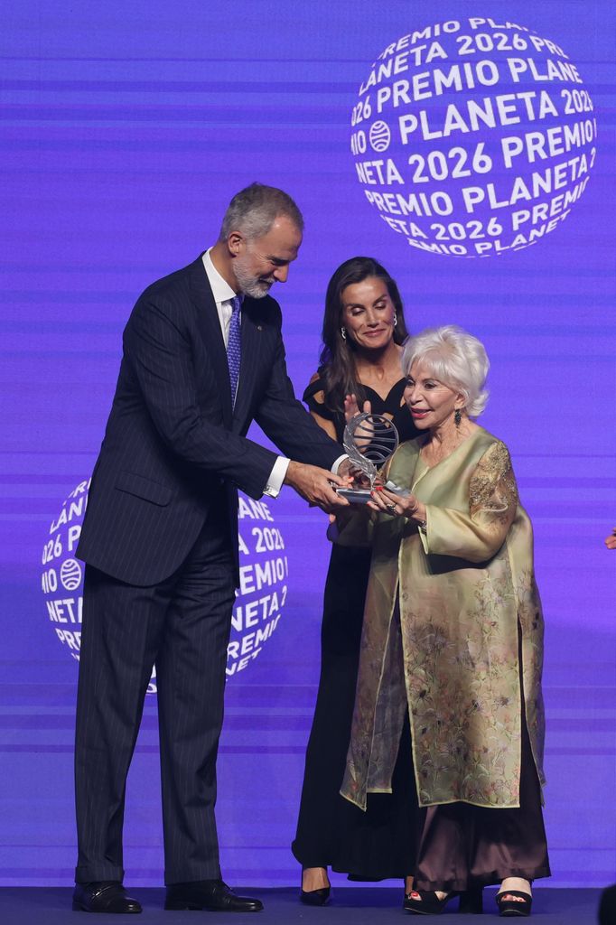 Felipe Vi y Doña Letizia han hecho entrega de los Premios Planeta a Isabel Allende