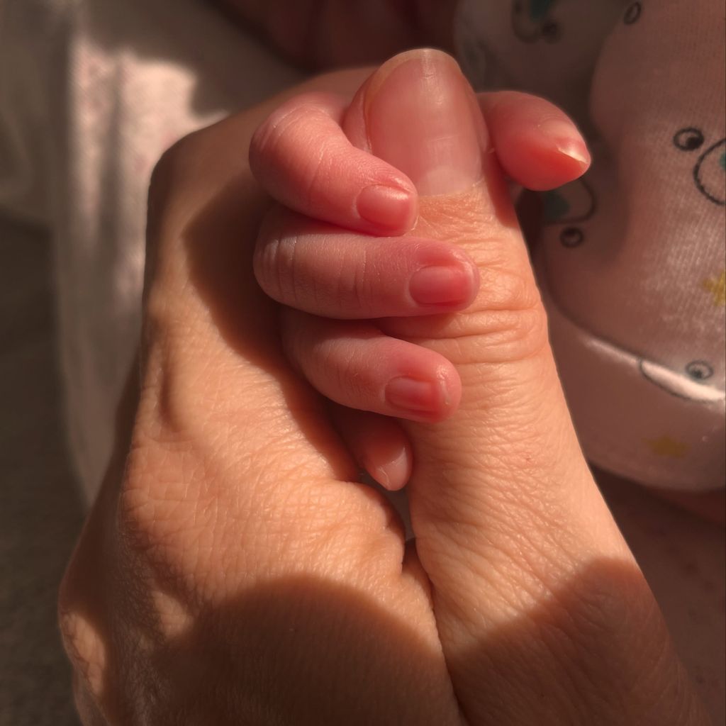 La fotografía con la que Esther Acebo ha anunciado que se ha convertido en madre por segunda vez