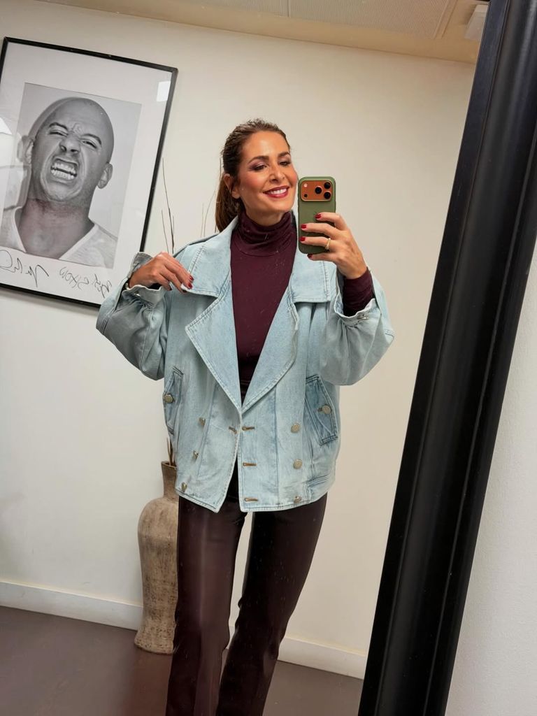 Nuria Roca con look de firma española.