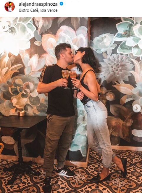 Alejandra Espinoza y su esposo 