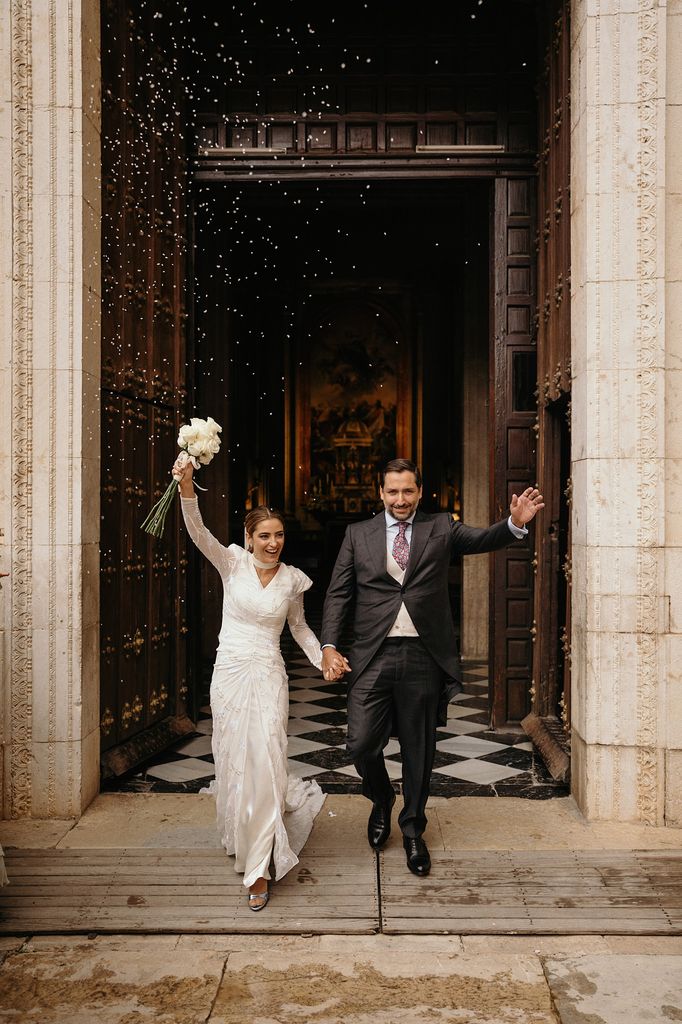 Vestido novia Rafa Valverde con flores bordadas silvestres
