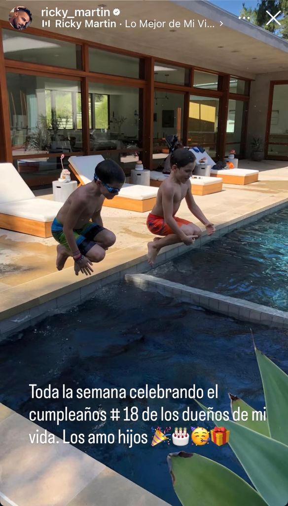 Ricky Martin compartió esta fotografía para felicitar a sus hijos por su cumpleaños 18.