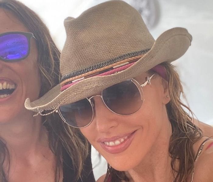 Emma García y su hermana 