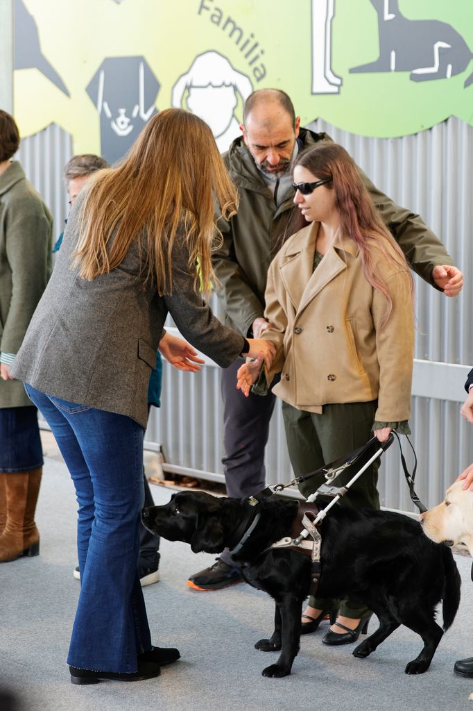 La infanta Sofía conoce las nuevas instalaciones de los perros guía de la ONCE