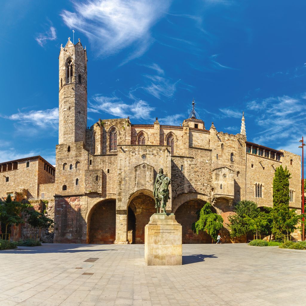 Estatua de bronce de Ramon Berenguer III Barcelona