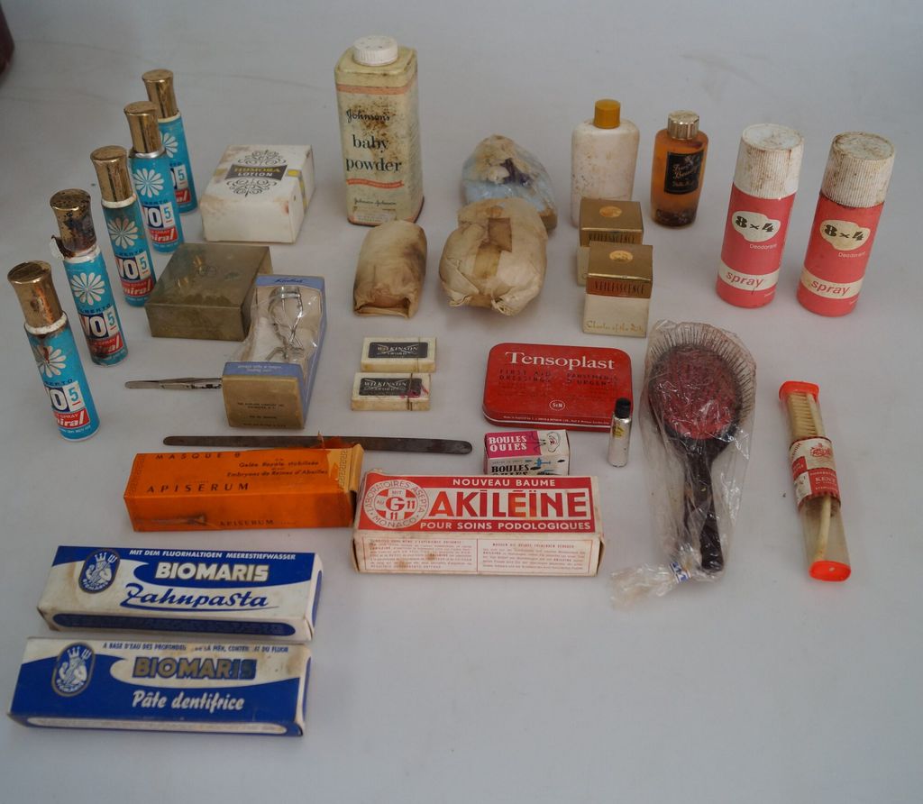Objetos de higiene encontrados en el Palacio Real de Tatoi 