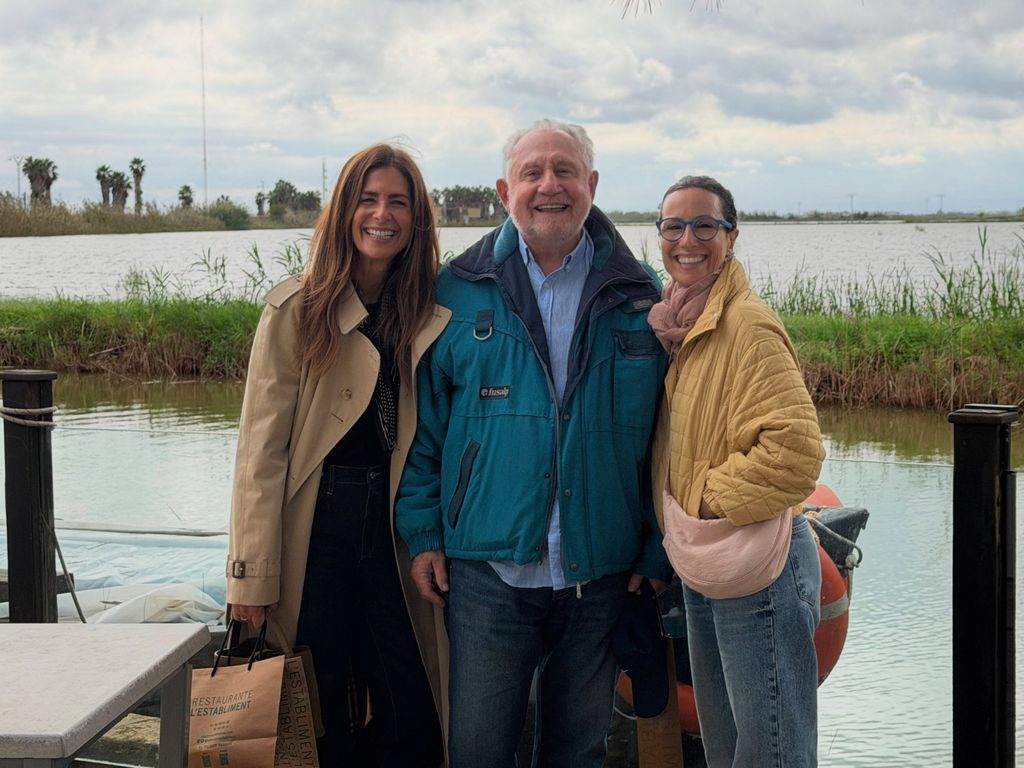 Nuria Roca con su padre y su hermana Ruth