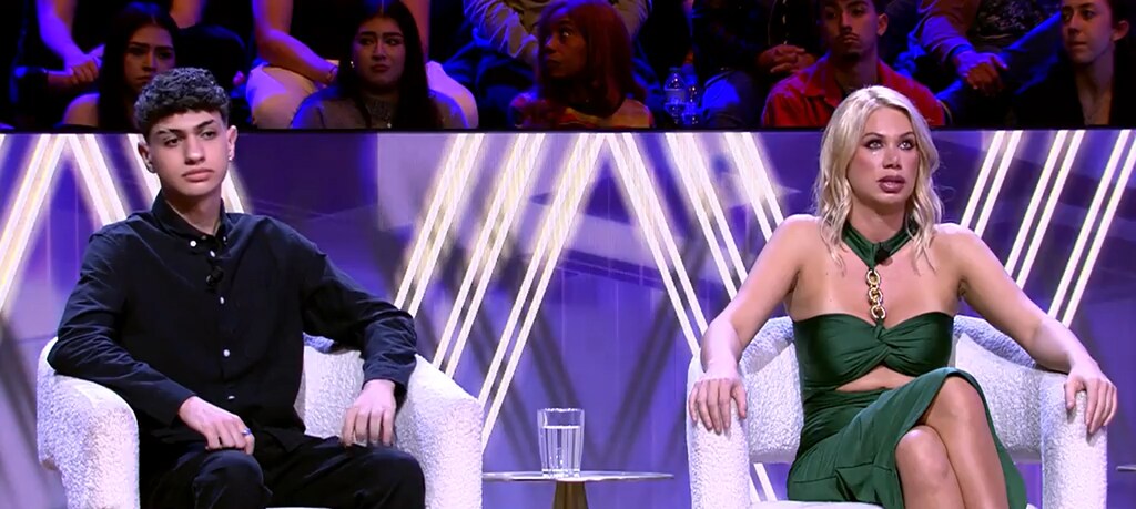 Plano medio de Vanessa Bouza con su hijo Alejandro en el programa '¡De Viernes!'