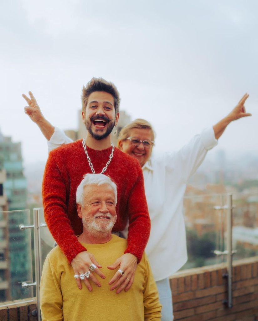 Camilo y sus padres