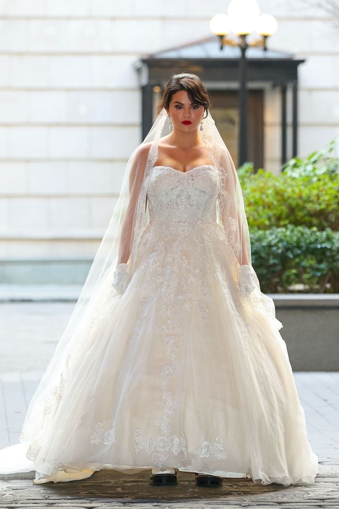 Mindy Weiss es la única persona, además de los novios, que conoce la ubicación exacta de la boda. 