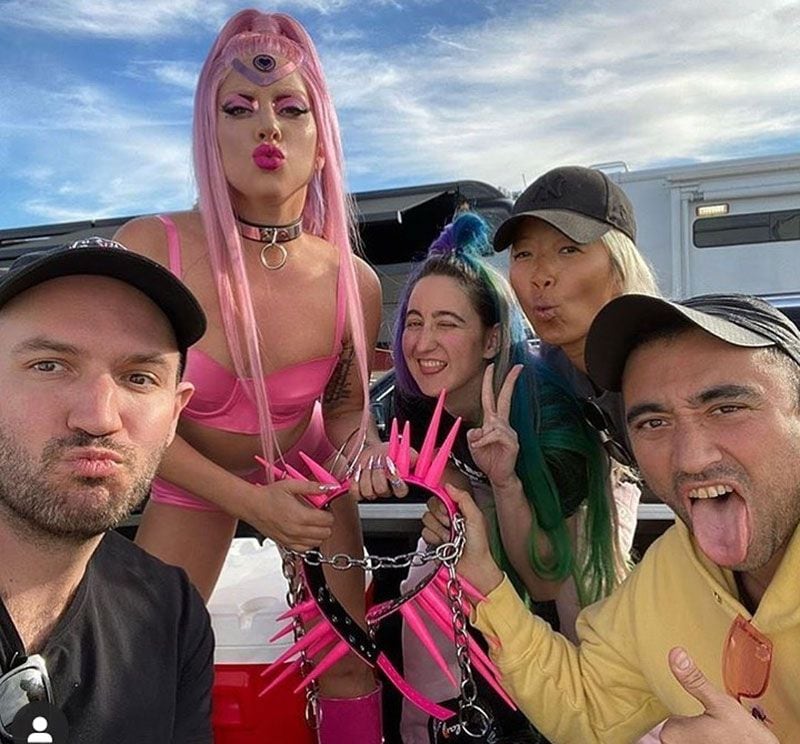 Lady Gaga con Marta del Río, Nico Formichetti y otros miembros del equipo