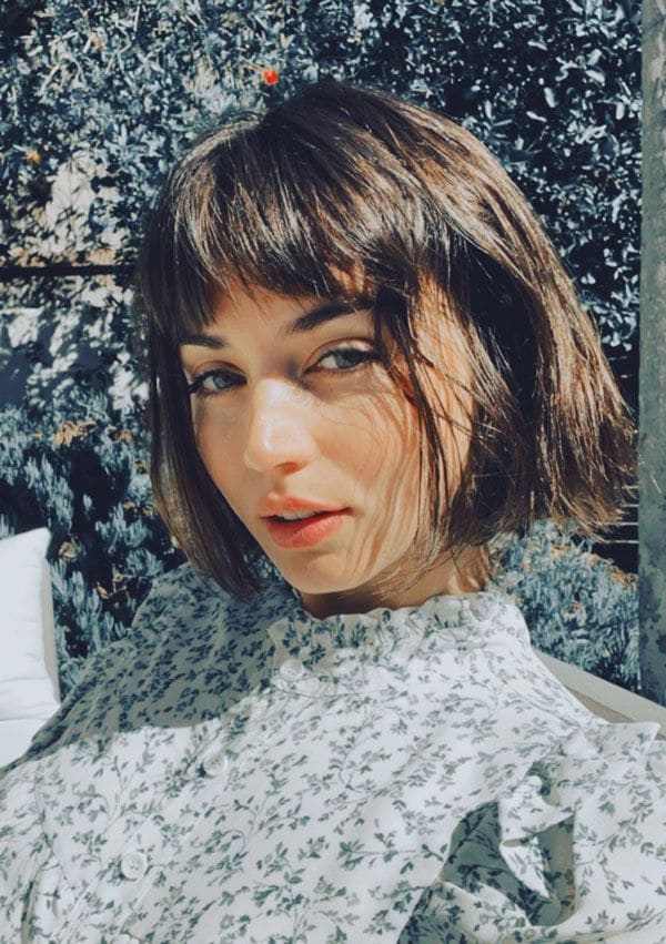 Ana de Armas con blusa romántica