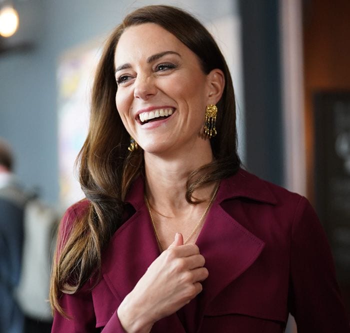 Kate Middleton vestido burdeos