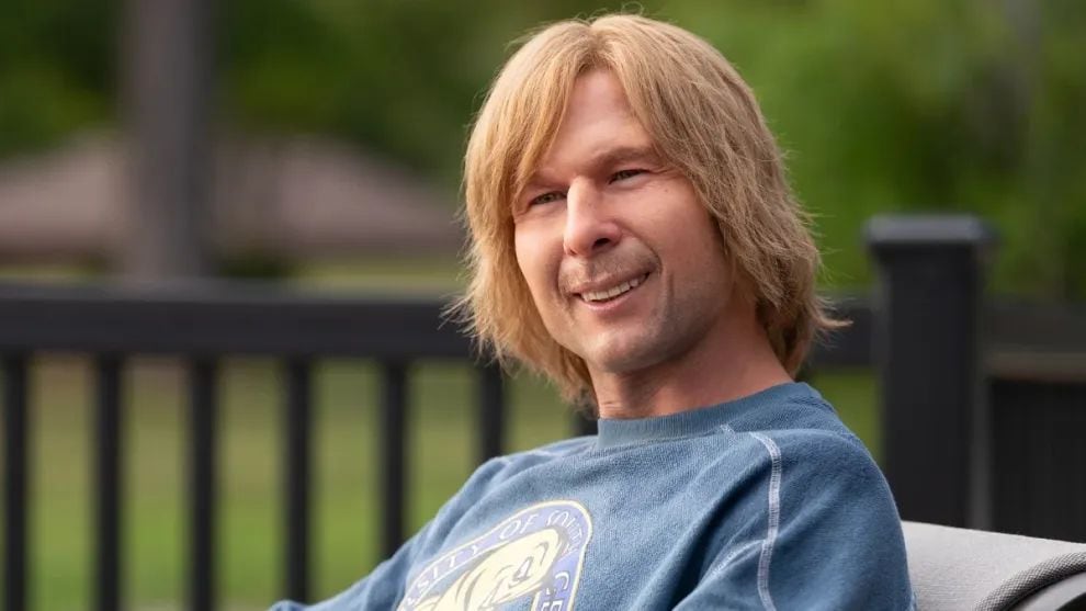 Chad Powers no necesita quitarse la peluca para conquistarnos