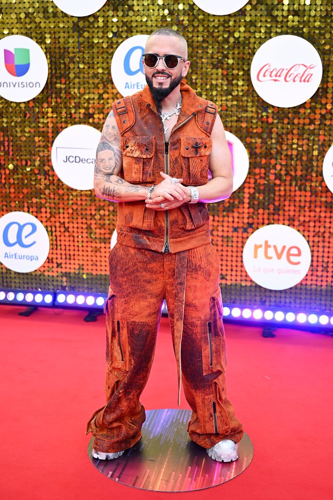 Yandel en la alfombra roja de Premios Juventud 2026.