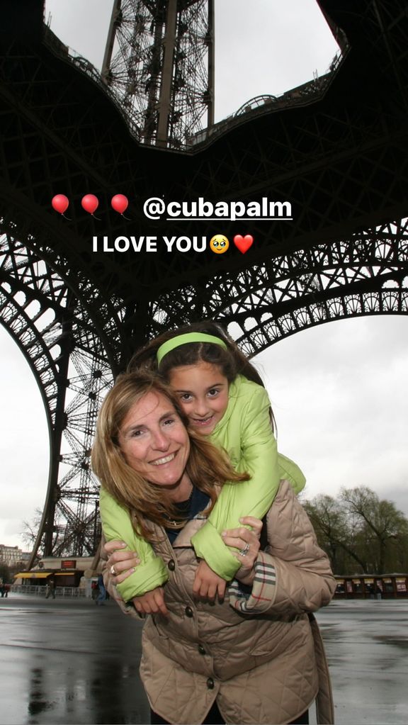 Mily de Molina, esposa de Raúl de Molina, con su hija Mía 