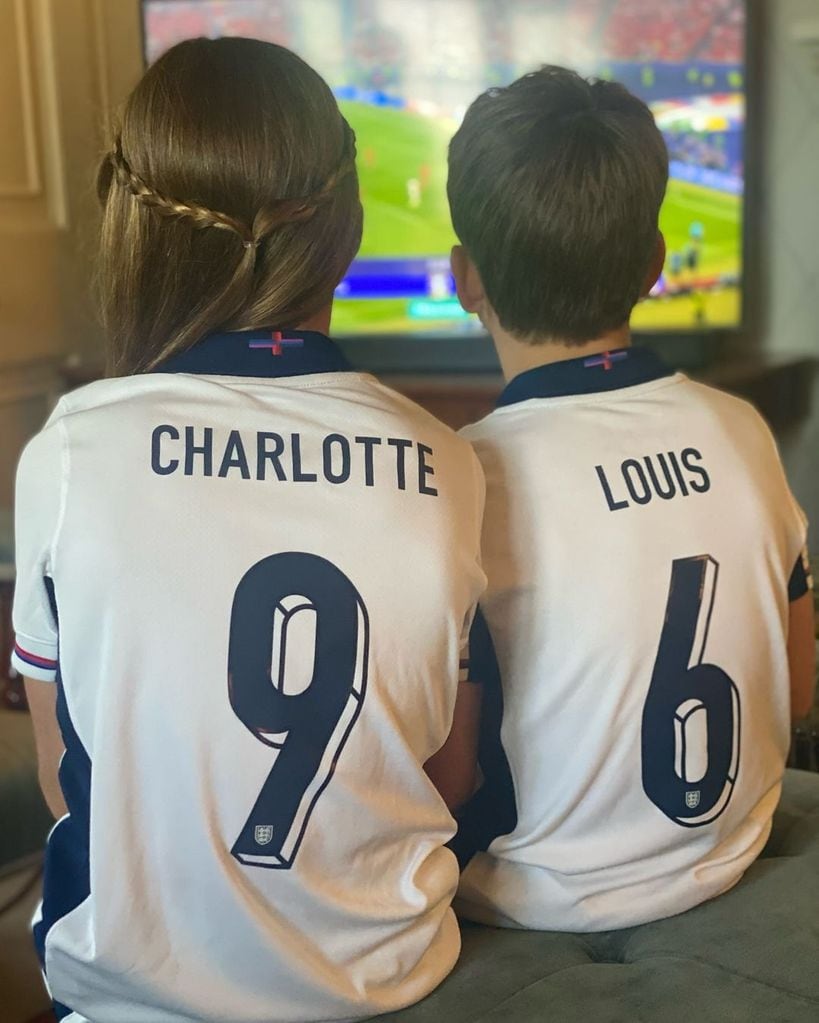 Los príncipes Charlotte y Louis viendo la final de la Eurocopa el 14 de julio de 2024