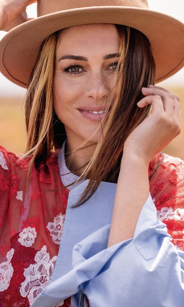 Blanca Suárez HOLA 4025