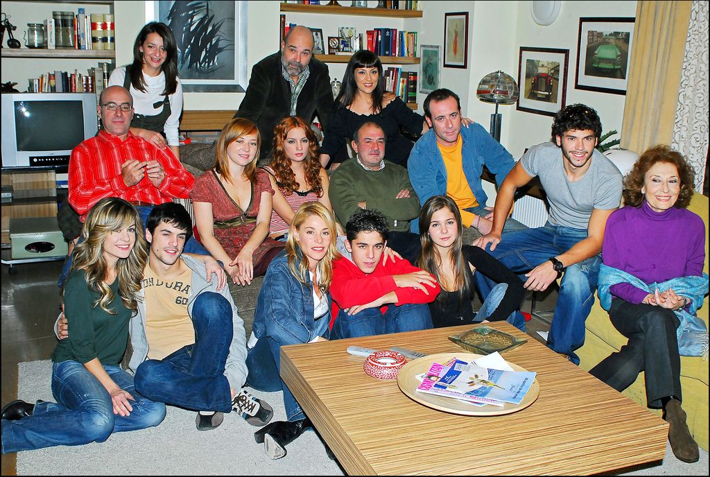Presentación de la nueva temporada de la serie en 2006 con Julia Gutierrez Caba , Pablo Galan , Antonio Molero, Natalia Sanchez, Victor Elias, Belen Rueda , Alejo Saura , Alexandra Jimenez , Pilar Castro , Maria Hervas, Jesus Bonilla , Antonio Resines, Goizalde Nu¿ez and Ales Furundarena