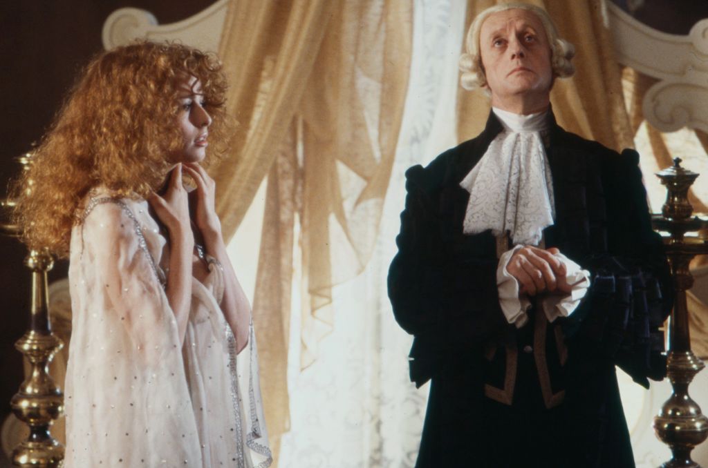 Janis Lee Burns y Kenneth Colley en la película para TV de ABC Casanova.