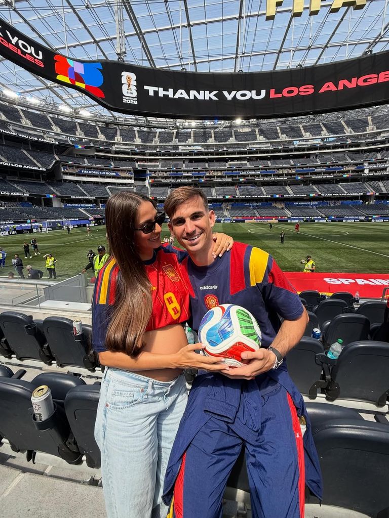 Rosa Pereira junto a su pareja, Fabián Ruiz