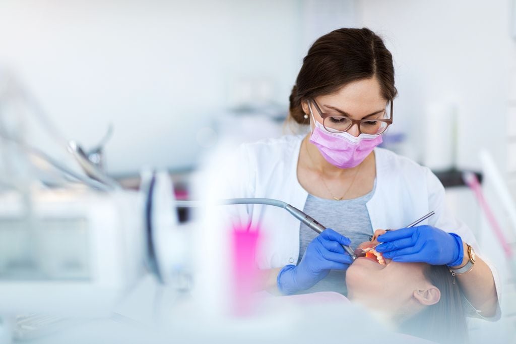 Mujer en consulta de la dentista