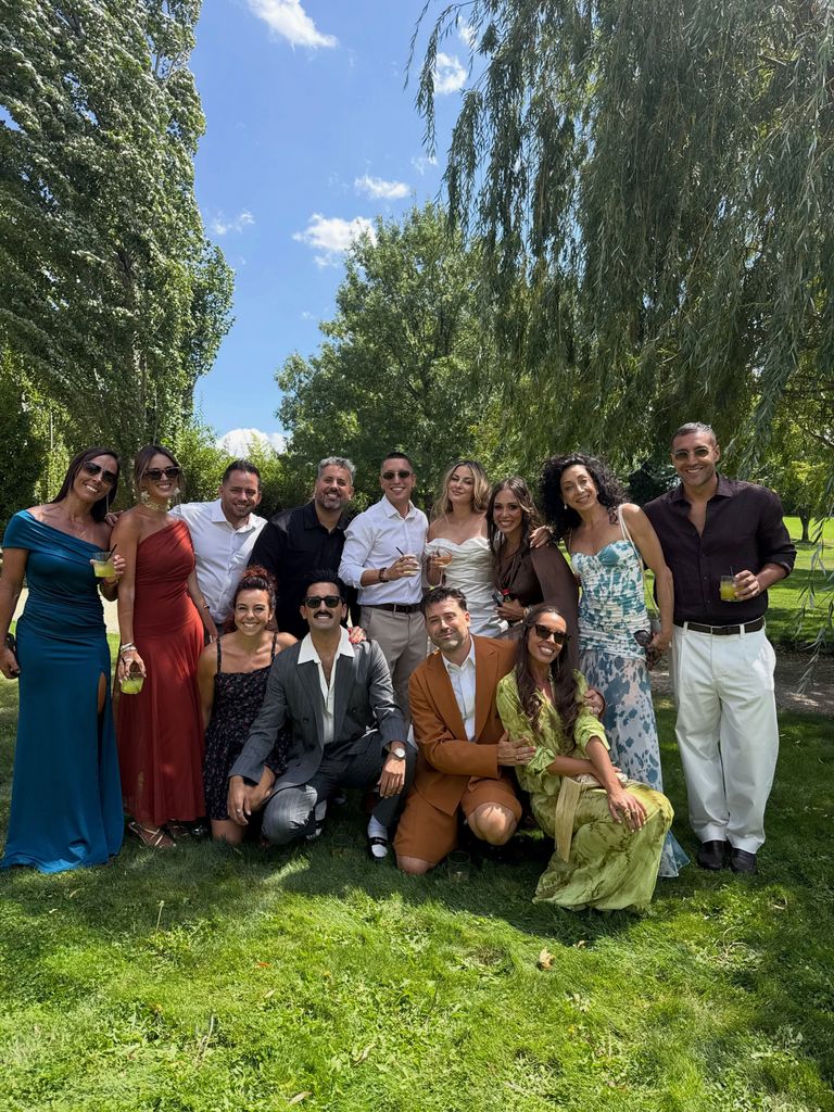 La novia, rodeada de sus compañeros de 'Fama, ¡a bailar!'