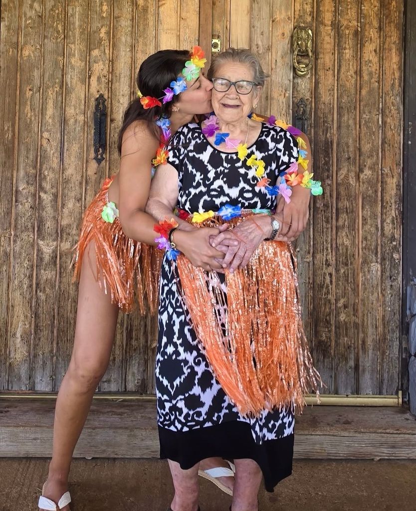 Carolina Marín junto a su abuela
