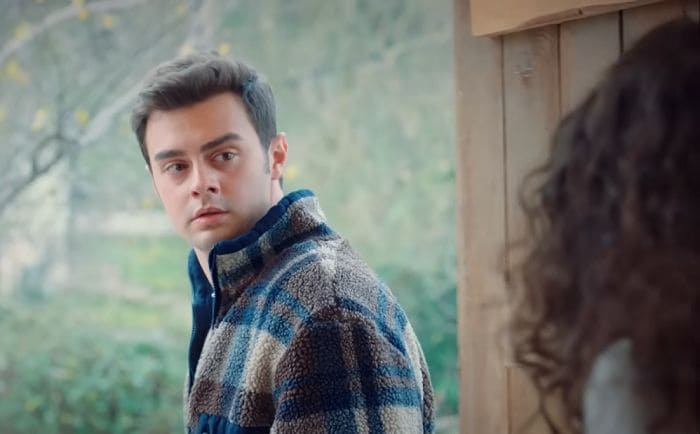 Asiye echa a Ömer de casa por no creerla en 'Hermanos'