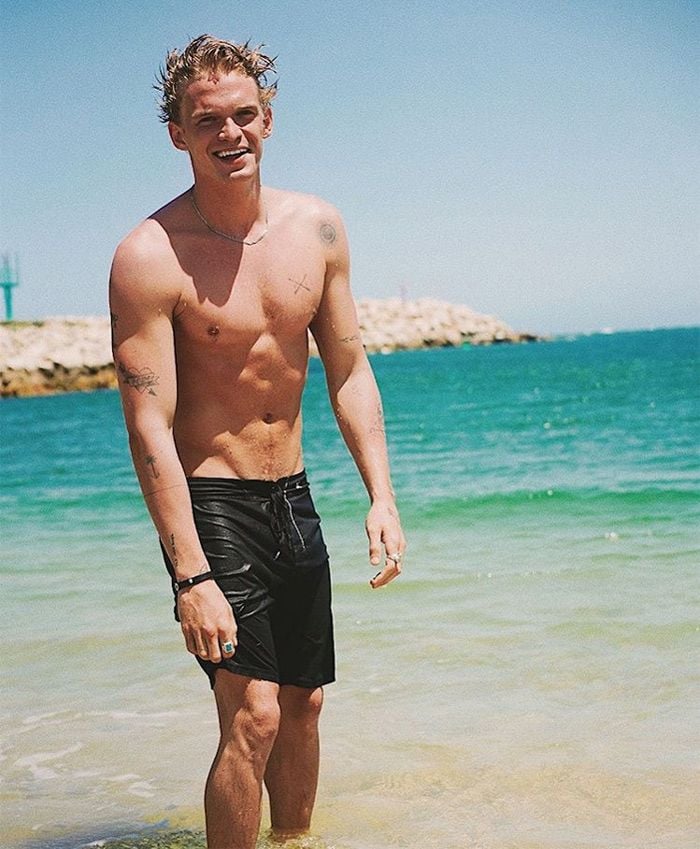 Miley Cyrus, pillada besándose con Cody Simpson, ex de Gigi Hadid