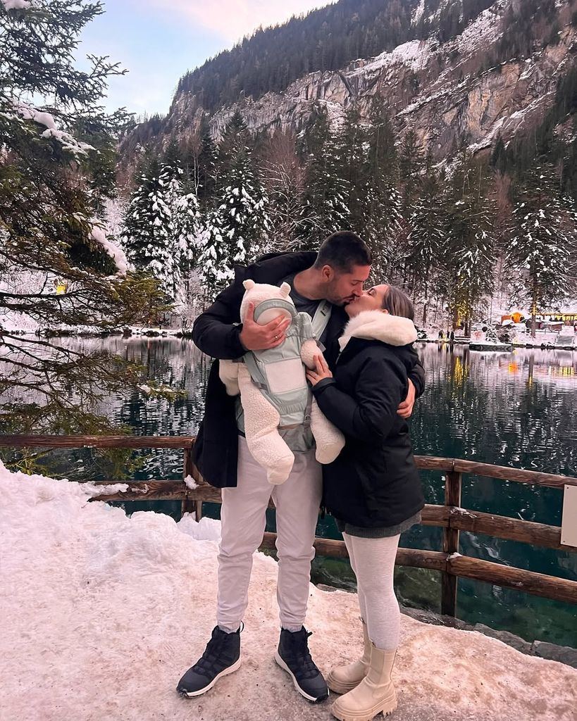 Patricia Perez y Lester Duque con su hijo