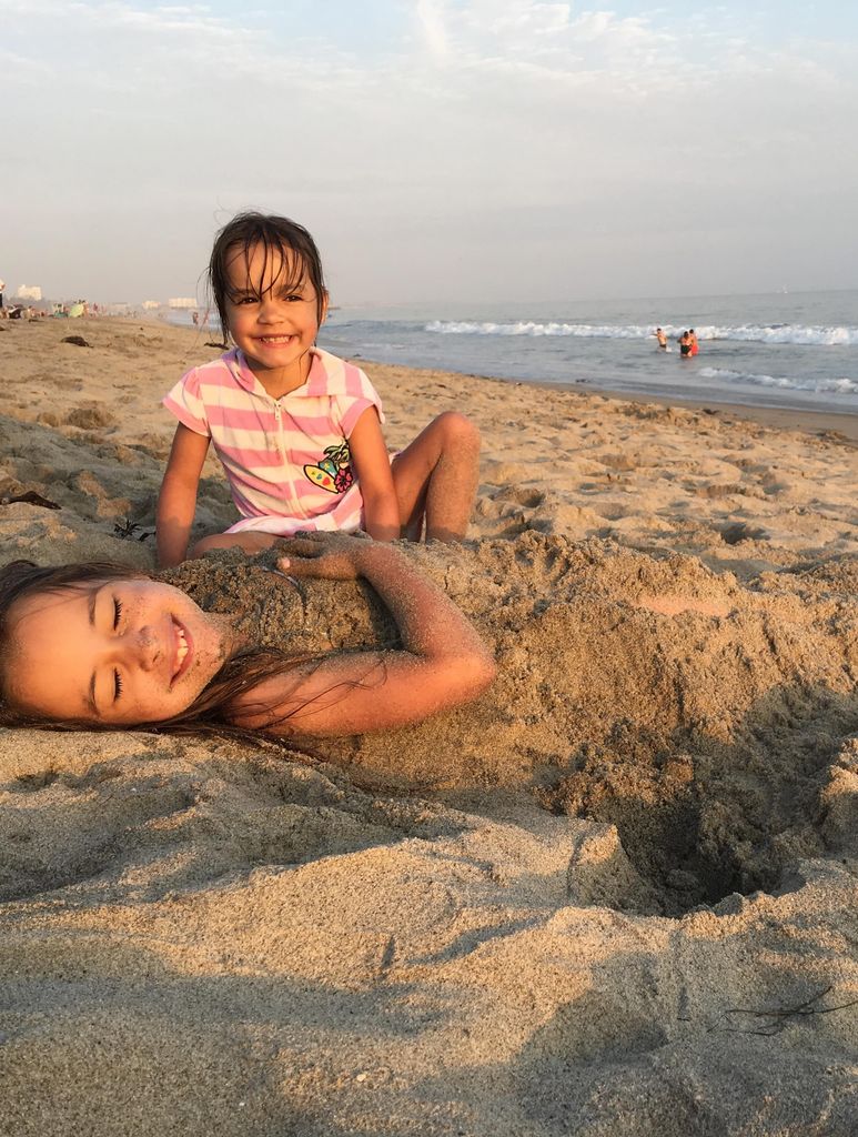 Mabel Lowe ha rendido homenaje a su hermana Fiona con un bonito álbum de fotos