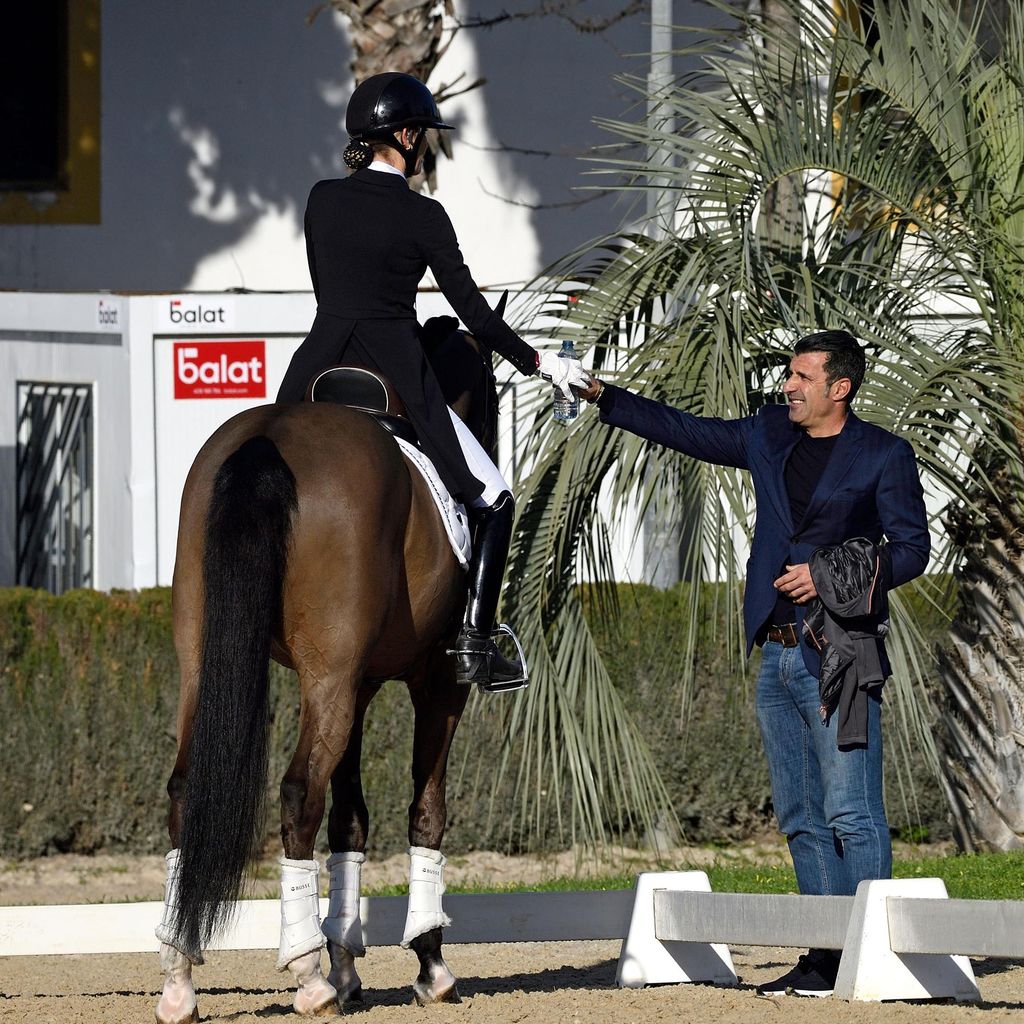 HELENE Y LUIS FIGO HOLA4105
