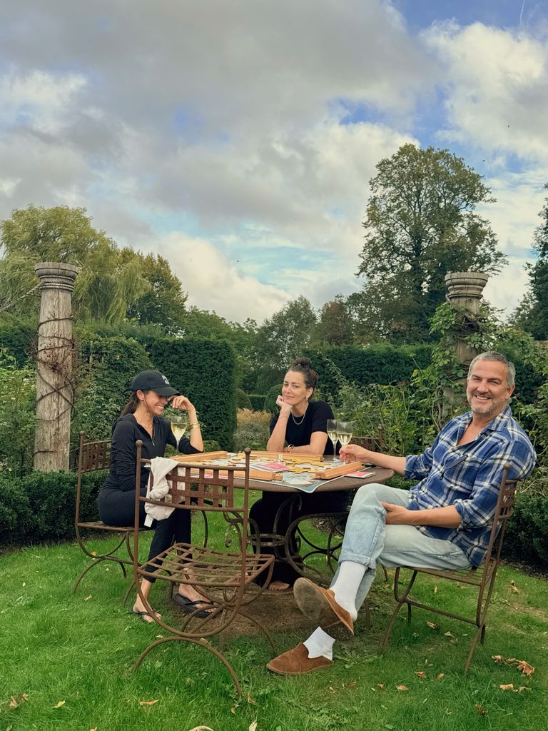 Kelly mostró lo bien que la pasó con Meghan durante su reciente visita.