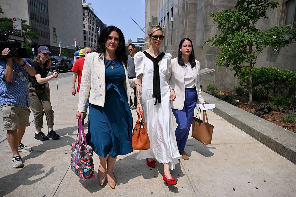 Una de las víctimas de Harvey Weinstein, Kaja Sokola llegando a La Corte de Nueva York