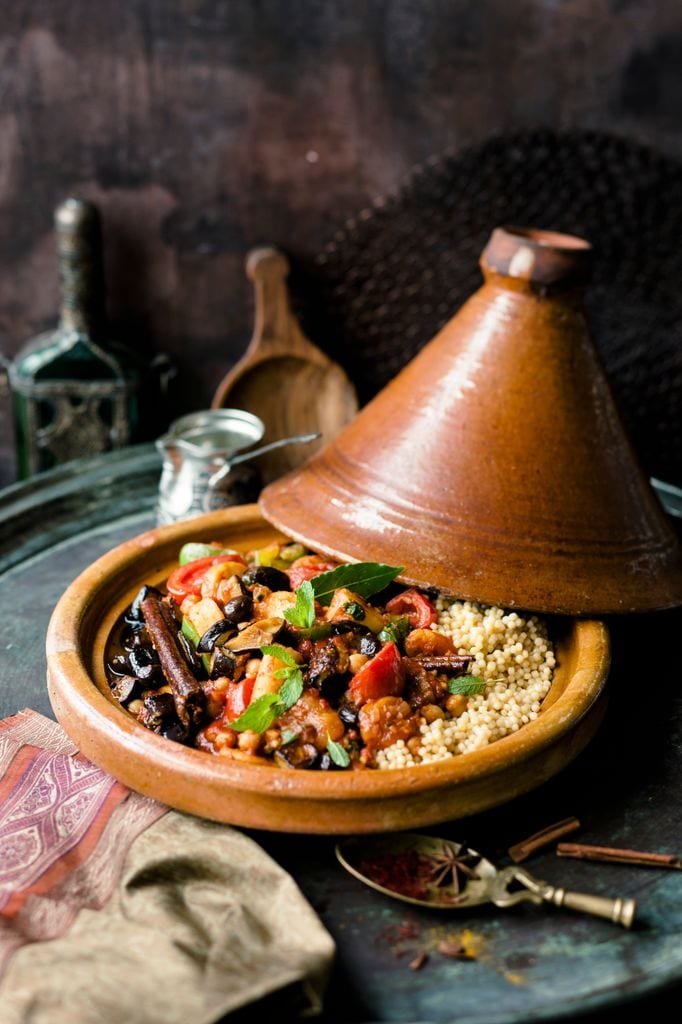 El tajín es un recipiente típico del Magreb en el que se cocinan platos como el cuscús.