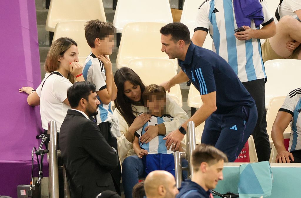 Scaloni, junto a su mujer y sus hijos en el Mundial de Qatar