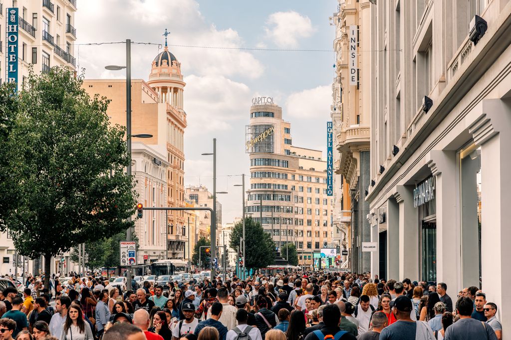 aglomeración de gente en el centro de Madrid