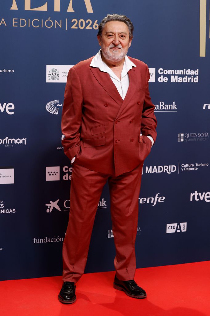 Mariano Peña, con un colorido traje en los Premios Talía