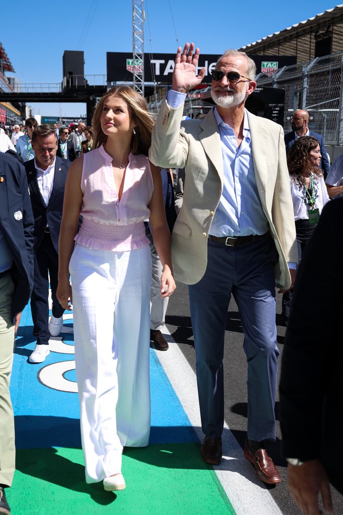 La princesa Leonor junto a su padre, el rey de España, en el Gran Premio de Madrid