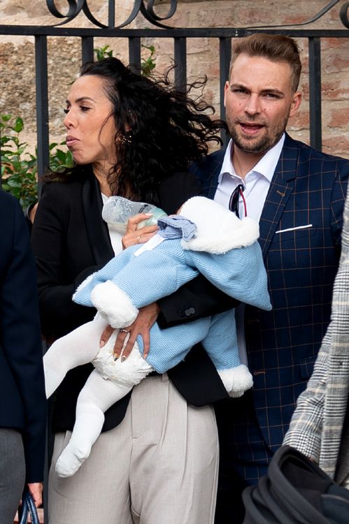 José María y Paola con su pequeño