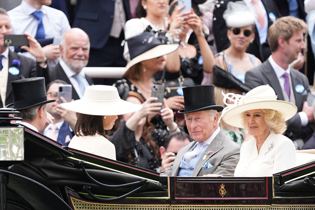 Lady Sarah acompañó a su primo, el rey, en el carruaje