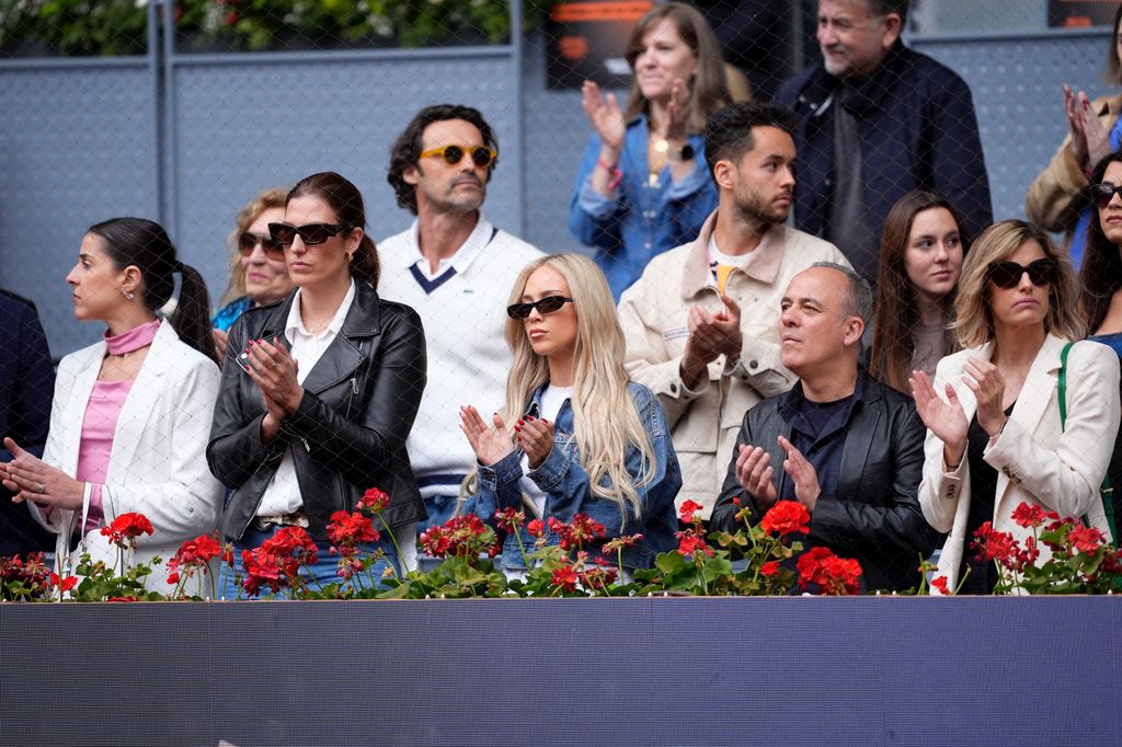 Ana Mena viendo un partido de Carlos Alcaraz durante el Mutua Madrid Open de 2024