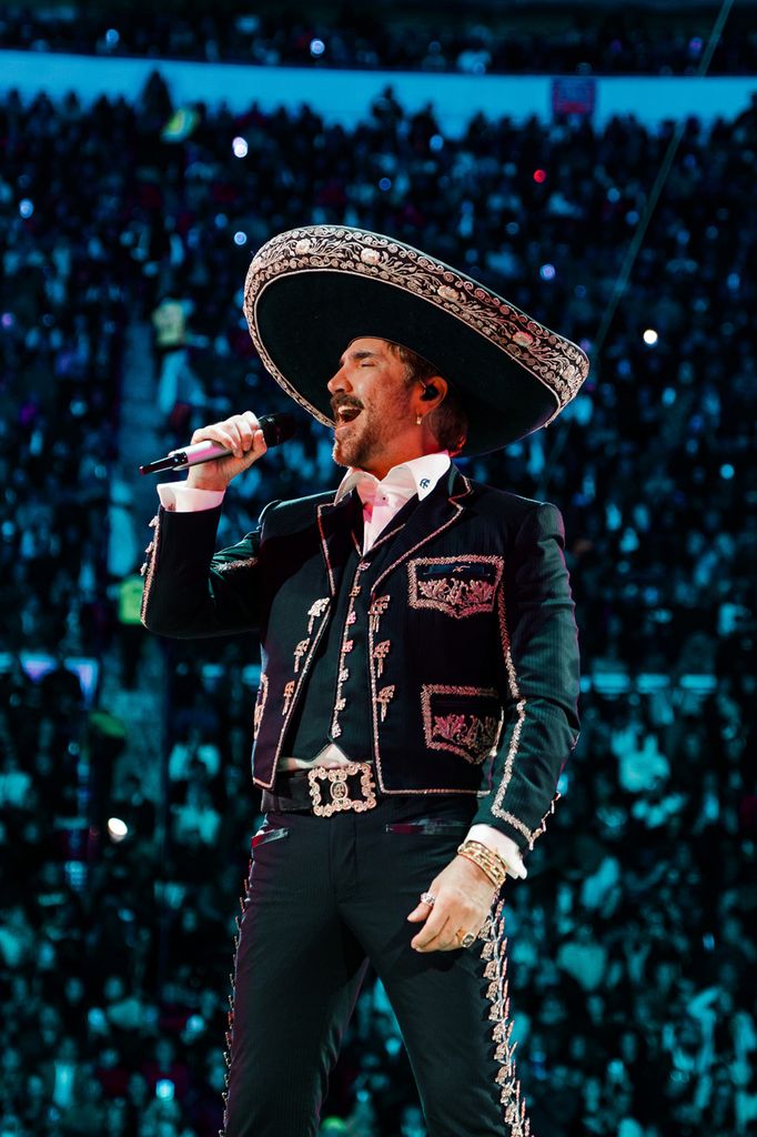 Alejandro Fernández estrena 'De Rey a Rey', y Juanes lanza 'Una Noche Contigo'
