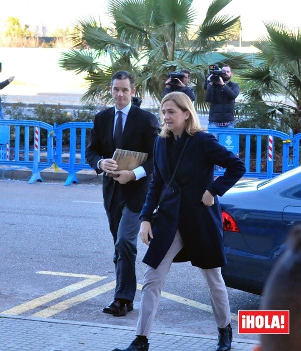 Iñaki Urdangarin y la Infanta Cristina a su llegada esta mañana a la Escuela Balear de la Administración Pública (EBAP), donde se celebra el juicio por el caso Nóos
