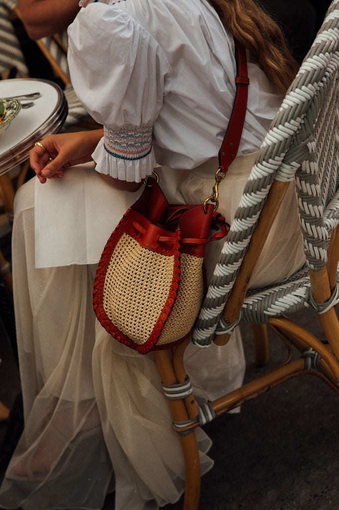 Bolso saco de mimbre