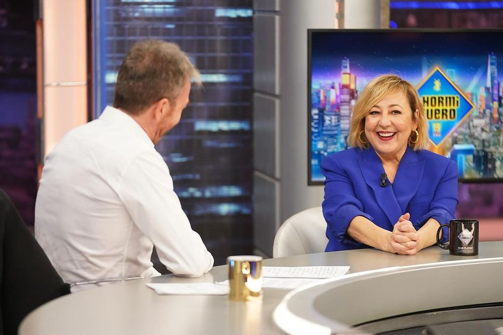 Plano medio de Carmen Machi en El Hormiguero