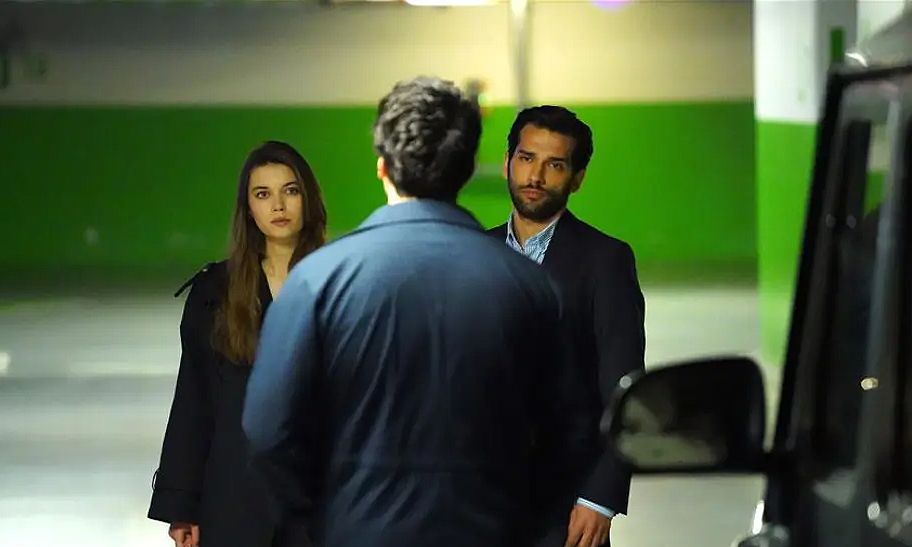 Tarik está dispuesto a lo que sea por conquistar a Seyran y alejarla para siempre de Ferit